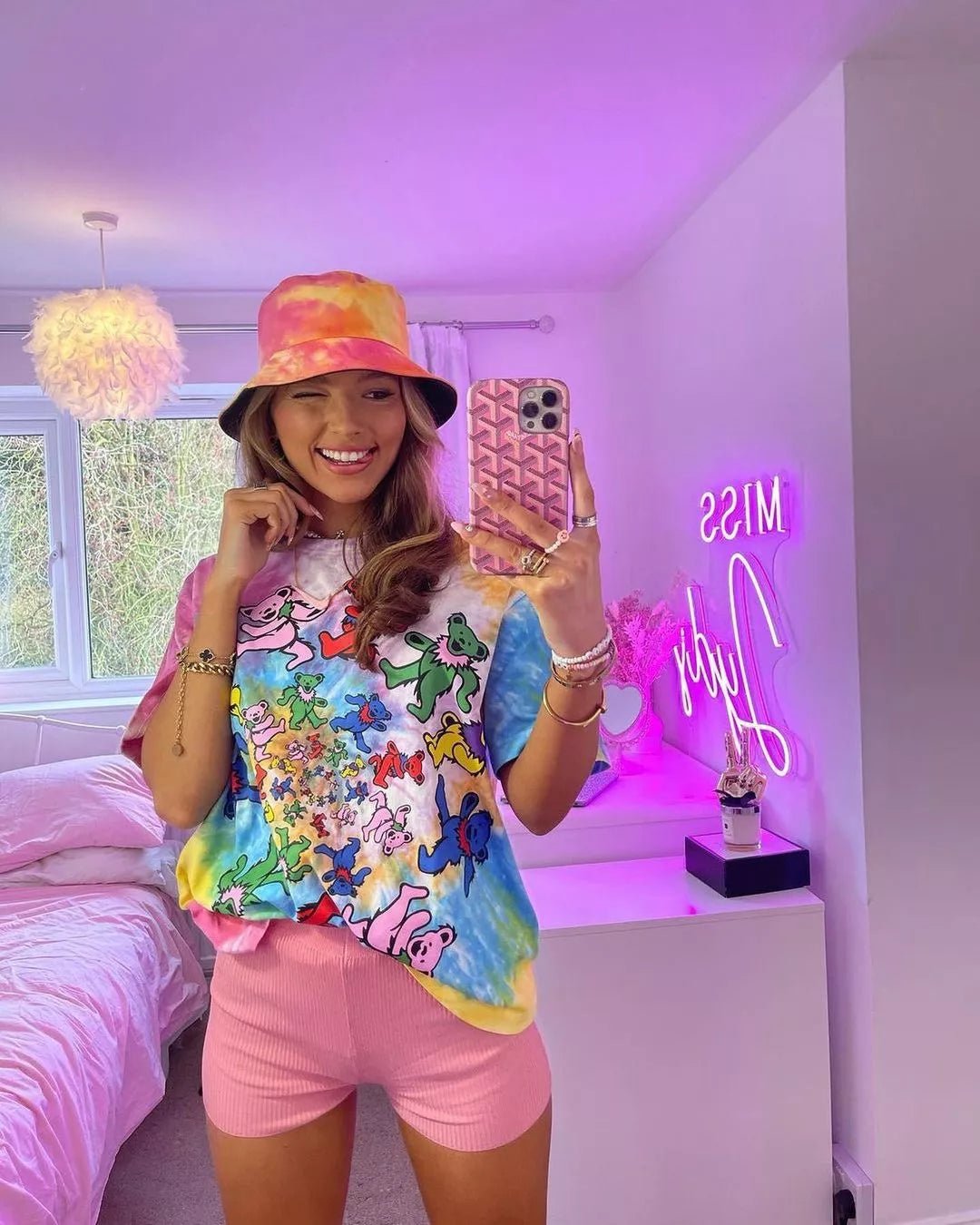 Illuminating Home Decor: The Radiant Allure of Neon Signs - NeonHub